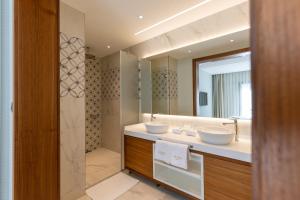 HUMA Kotor Bay Hotel and Villas的一间浴室