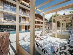 Bazén v ubytování Appartement Zillertal Klee mit Restaurant KleemenTine nebo v jeho okolí
