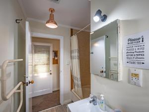 Bilik mandi di Rivendell - Horopito Holiday Home