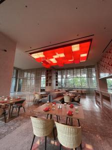 Restaurace v ubytování Ra Suites Simatupang