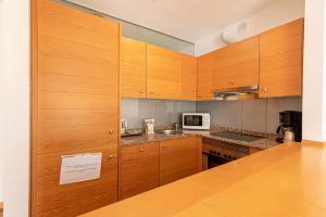 Кухня или мини-кухня в GO2TENERIFE Apart'Chaga Terrace, Pools & Free Parking
 +12 фотографий