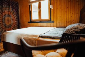 a bedroom with a bed and a window at Dom Królowy Most 67 in Królowy Most