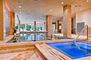 Bazén v ubytování Hotel Fiuggi Terme Resort & Spa nebo v jeho okolí