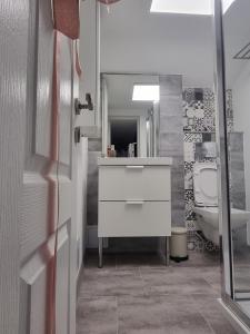 Ένα μπάνιο στο Casa Serban +18 φωτογραφίες