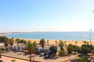 uma vista para a praia e para o oceano em Luxury Apartment 105sqm Terrace Seafront WIFI Unlimited em Agadir