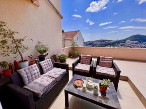 En generel udsigt til bjerge eller udsigt til bjerge taget fra lejligheden