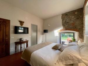 Postel nebo postele na pokoji v ubytování Casale La Gora - B&B di charme