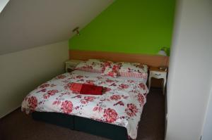 Ein Bett oder Betten in einem Zimmer der Unterkunft Penzion Aura