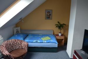 Ein Bett oder Betten in einem Zimmer der Unterkunft Penzion Aura