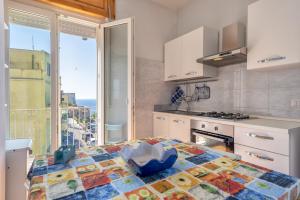 Dapur atau dapur kecil di Casa bastione con splendida vista