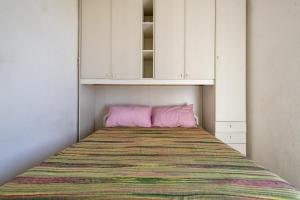 Ένα ή περισσότερα κρεβάτια σε δωμάτιο στο Casa bastione con splendida vista