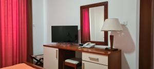 TV a/nebo společenská místnost v ubytování Hotel Fineso