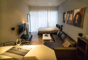 a living room with a couch and a bed at Alte Teestube Alte Teestube 57 in Norderney