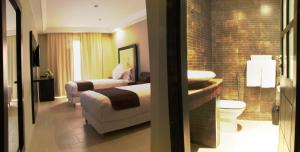 Postel nebo postele na pokoji v ubytování Tempoo Hotel Marrakech City Centre Adults Only