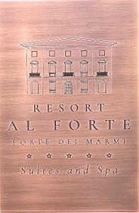 um desenho de um edifício com as palavras recorrentes albertine forge der marina em Resort Al Forte em Forte dei Marmi