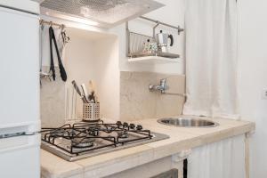 Kuchyň nebo kuchyňský kout v ubytování La Casa nel Vico Pretty Apartment