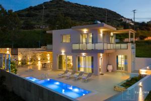 Bazén v ubytování Villa Eurycleia - AKTI homes nebo v jeho okolí