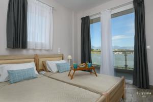 Postel nebo postele na pokoji v ubytování Villa Eurycleia - AKTI homes