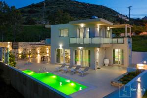 Bazén v ubytování Villa Eurycleia - AKTI homes nebo v jeho okolí