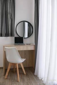 TV a/nebo společenská místnost v ubytování Villa Eurycleia - AKTI homes
