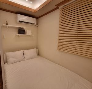 Ένα ή περισσότερα κρεβάτια σε δωμάτιο στο HS House