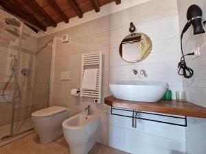 Koupelna v ubytování Agriturismo Giù al Pozzo