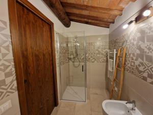 Koupelna v ubytování Agriturismo Giù al Pozzo