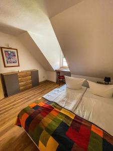 Postel nebo postele na pokoji v ubytování Altwernigeröder Apparthotel + 37 fotografií