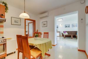 Posedenie v ubytovaní Apartman Mirjana 1