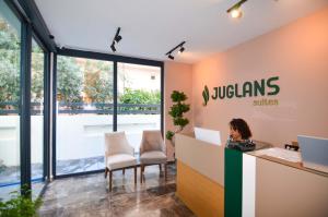 Hosté ubytování Juglans Suites + 37 fotografií