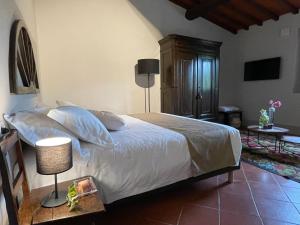 Postel nebo postele na pokoji v ubytování Casale La Gora - B&B di charme
