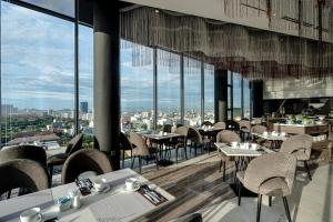 Un restaurant sau alt loc unde se poate mânca la Draco Hotel & Suites
