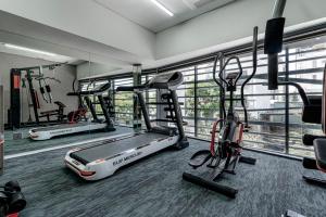 Fitness centrum a/nebo fitness zařízení v ubytování Draco Hotel & Suites + 37 fotografií