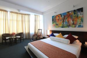 En eller flere senger på et rom på Amaara Sky Hotel Kandy
