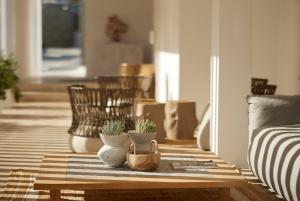 Uma área de estar em Once in Mykonos - Designed for Adults