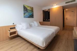 Postel nebo postele na pokoji v ubytování Hotel Cortabitarte