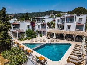 Bazén v ubytování Manzara Boutique Hotel - Adults Only nebo v jeho okolí