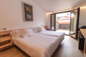 Postel nebo postele na pokoji v ubytování Hotel Cortabitarte
