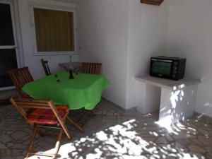 Televízia a/alebo spoločenská miestnosť v ubytovaní Apartments Azoa + 37 fotografií
