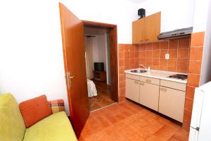 Kuchyň nebo kuchyňský kout v ubytování Apartments Nena