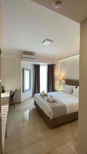 Bacoli Hotel tesisinde bir odada yatak veya yataklar