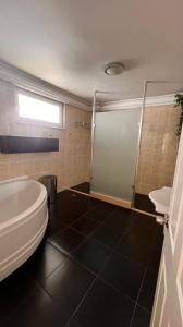 Koupelna v ubytování GOLDCITY LUXURY PRIVATE POOL VILLA 3+1 WITH FREE AQUAPARK