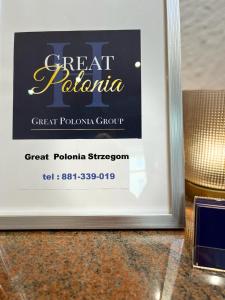 una señal para un gran grupo patricio en Great Polonia Strzegom City Center, en Strzegom