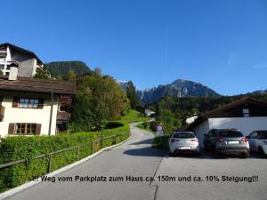 a street with cars parked on the side of a road at FeWo Pausenpfiff mit Schwimmbad in Berchtesgaden