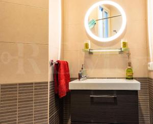 Kúpeľňa v ubytovaní Holidays2Malaga Capitan Studio renovated with patio & balconies in the city center