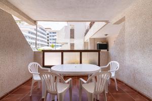 TV o dispositivi per l'intrattenimento presso GO2TENERIFE Apart'Elisa Near the beach & Pool view