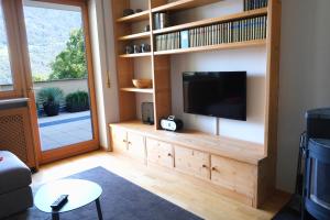 Televízia a/alebo spoločenská miestnosť v ubytovaní Apartment Cascada - Alpstay
