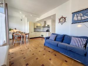 Nestor&Jeeves - CAPITAINE TERRASSE - Central - Close sea
