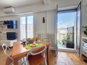 Nestor&Jeeves - CAPITAINE TERRASSE - Central - Close sea