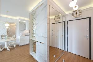Poschodová posteľ alebo postele v izbe v ubytovaní Bemowo Adorable Apartment